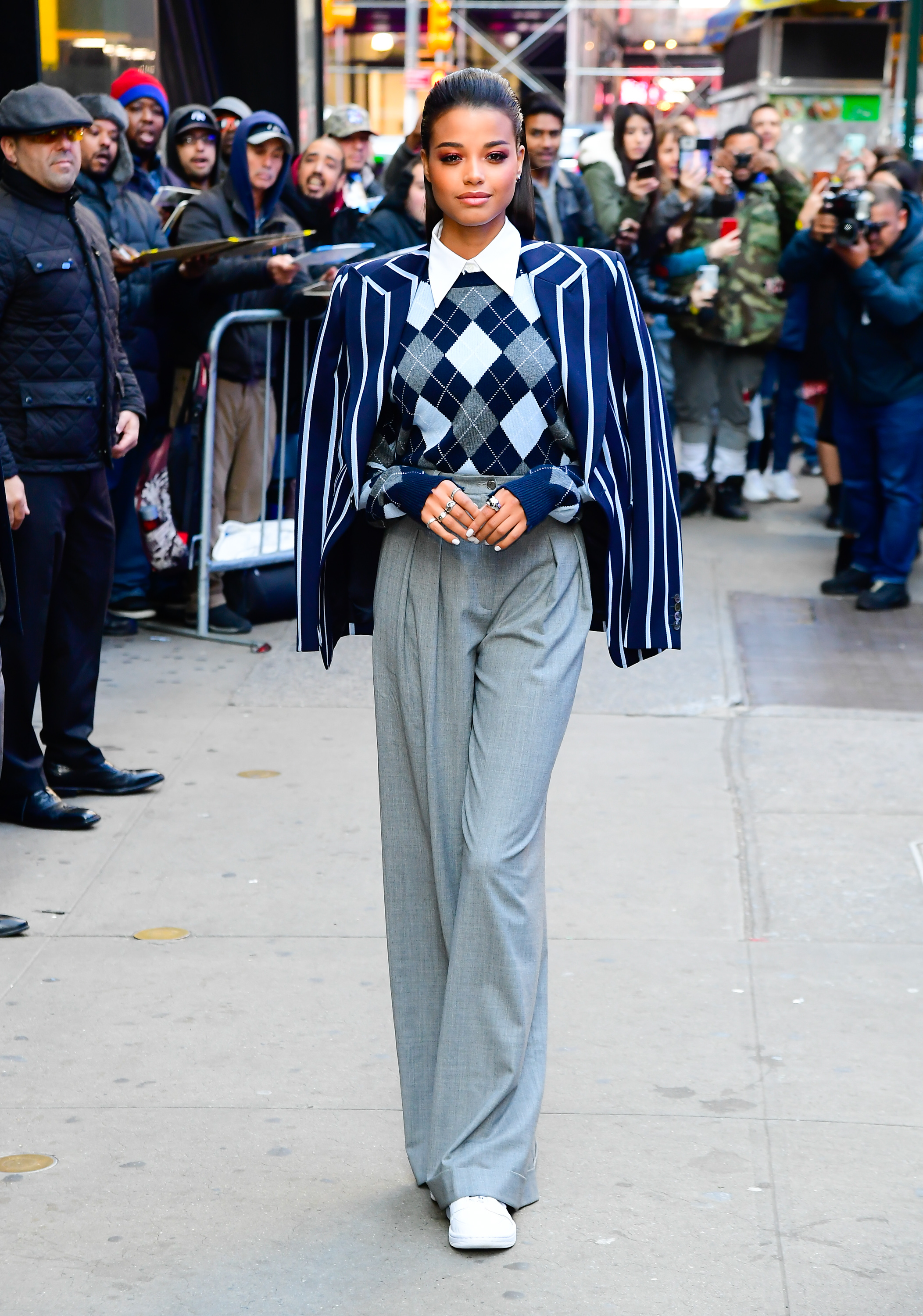 look-do-dia-ella-balinska