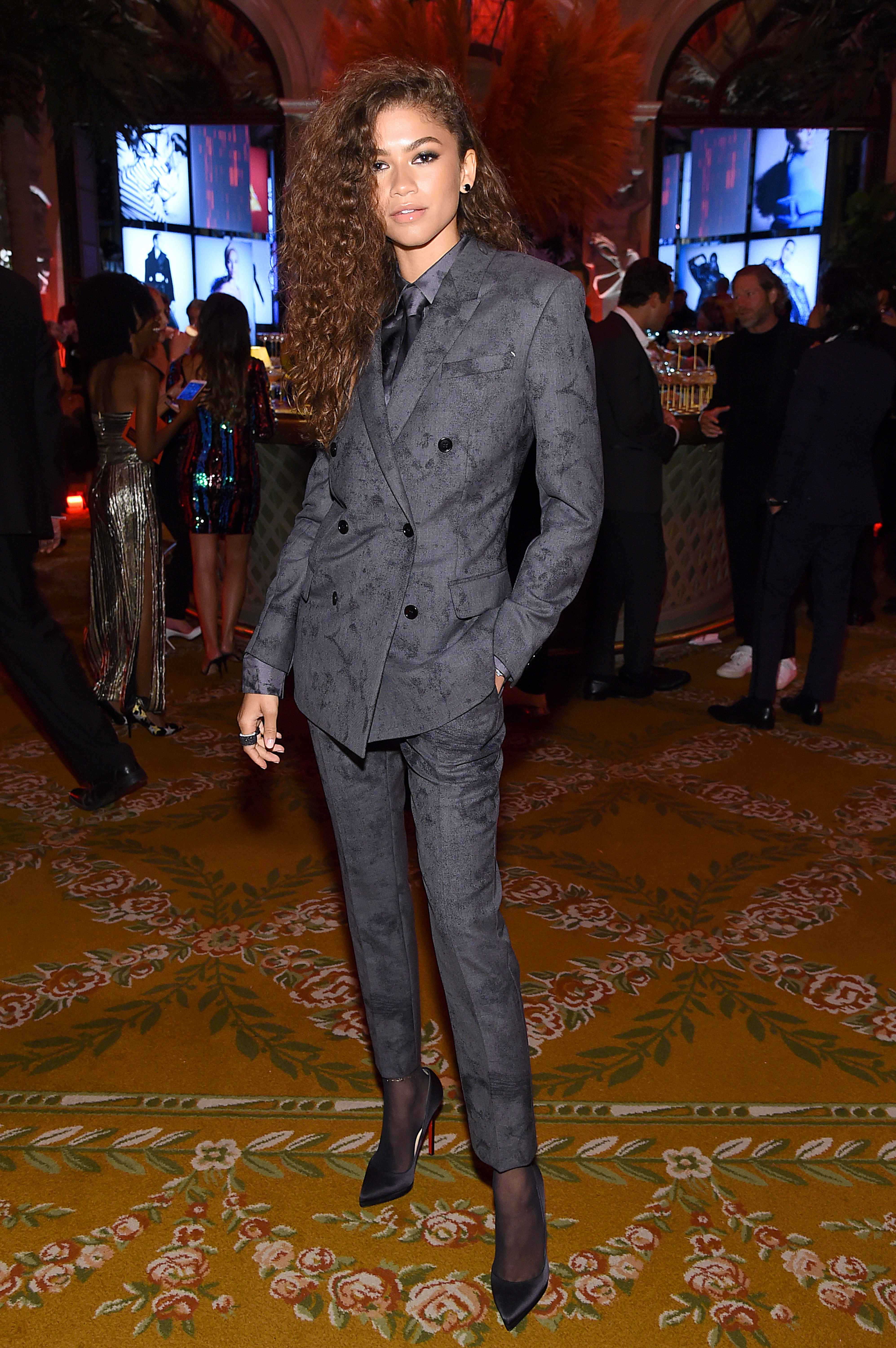 look-do-dia-zendaya Look do Dia: Zendaya ficou elegante de terninho e scarpin
