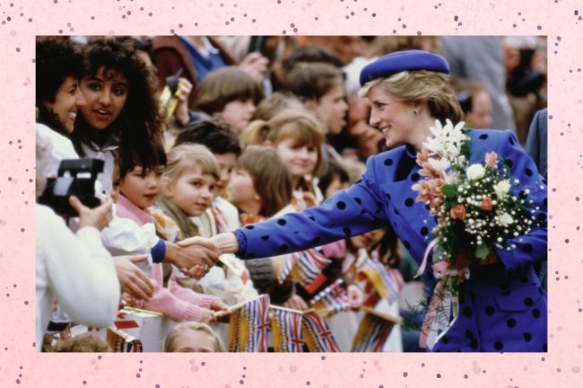 9 curiosidades sobre Lady Diana, eternizada como a “Princesa do Povo” Lady Di interagindo com o povo