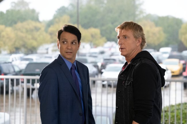 Ralph Macchio (Daniel) e William Zabka (Johnny) em Cobra Kai