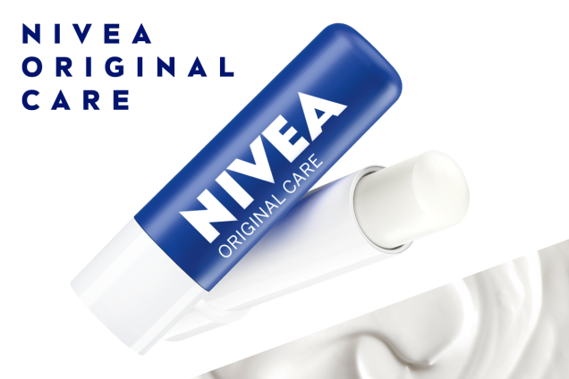 O NIVEA Original Care hidrata os lábios e os deixa incrivelmente macios e protegidos contra o ressecamento. Sua fórmula exclusiva é feita com óleos naturais – jojoba e abacate - e manteiga de karité, além de possuir textura macia e incolor; O NIVEA Original Care hidrata os lábios e os deixa incrivelmente macios e protegidos contra o ressecamento. Sua fórmula exclusiva é feita com óleos naturais – jojoba e abacate - e manteiga de karité, além de possuir textura macia e incolor;