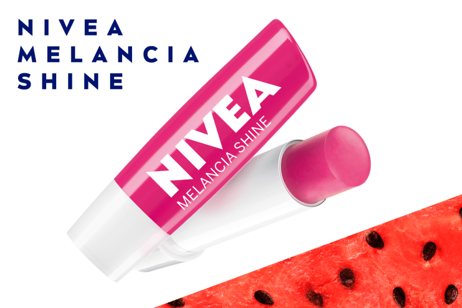 O NIVEA Melancia Shine tem tom rosado e sabor irresistível. O NIVEA Melancia Shine tem tom rosado e sabor irresistível.