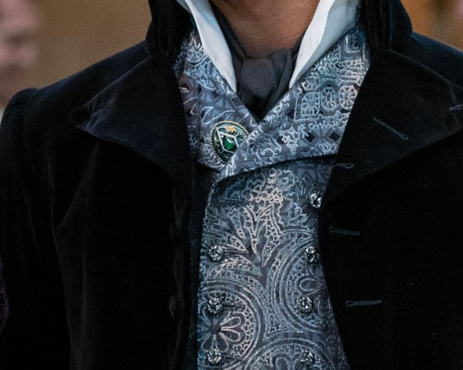 bridgerton broche duque de hastings Bridgerton: Broche usado pelo Duque de Hastings