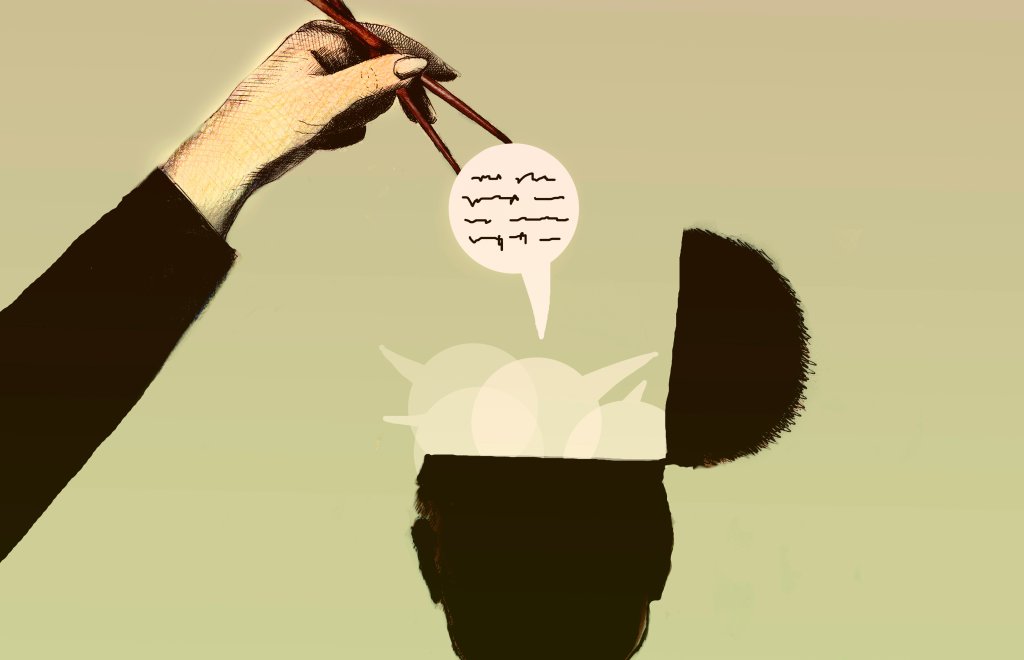 ilustração mostra uma cabeça aberta e com vários balões de diálogo em branco no lugar do cérebro. Uma mãos, segurando hashis, retira um destes balões, que contém traços que remetem à escrita
