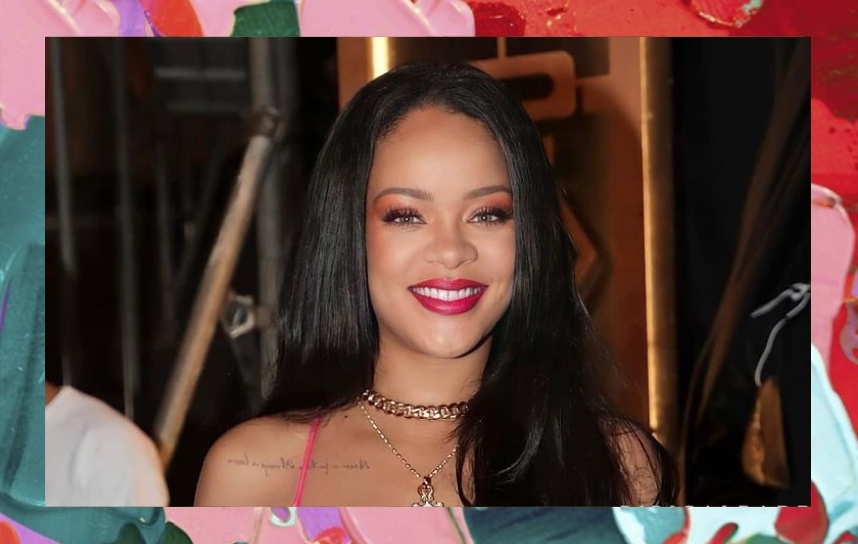 imagem do rosto de Rihanna sorrindo para a câmera