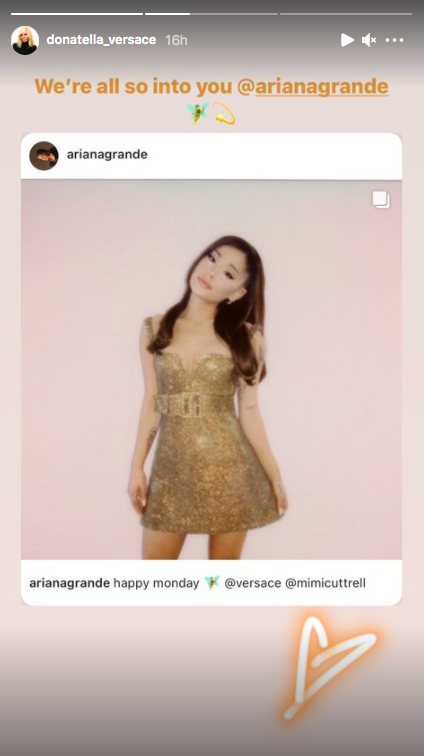 Donatella Versace reposta o look de Ariana Grande Donatella Versace reposta o look de Ariana Grande