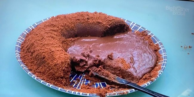 Bolo de Chocolate com cobertura feito por FIuk no BBB21