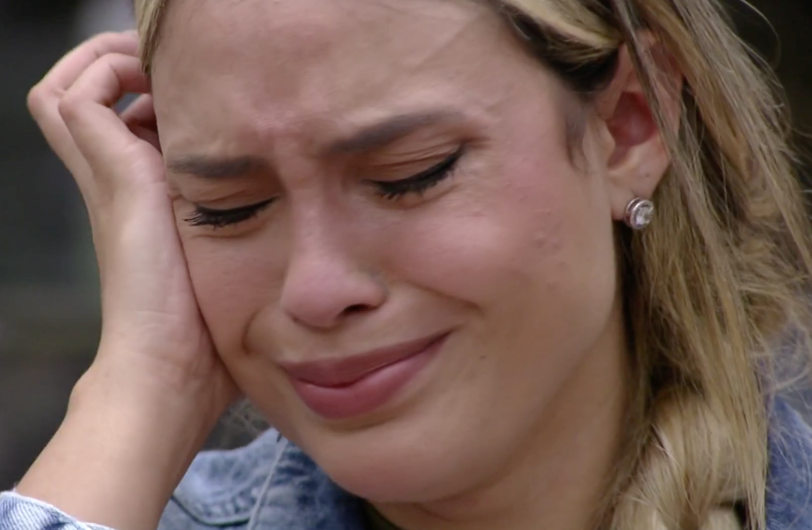 Sarah chorando no BBB21