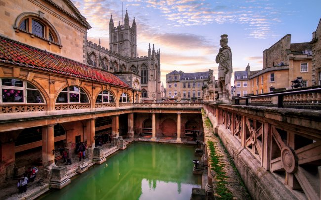 Imagem mostrando as termas romanas de Bath, na Inglaterra