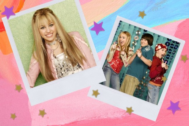 Montagem com 2 fotos do seriado Hannah Montana, na primeira a personagem Hannah sorridente em um fundo verde usando casaquinho rosa claro e com a mão na cintura, na outra Hannah e dois personagens da série em pose de dança e sorridentes.