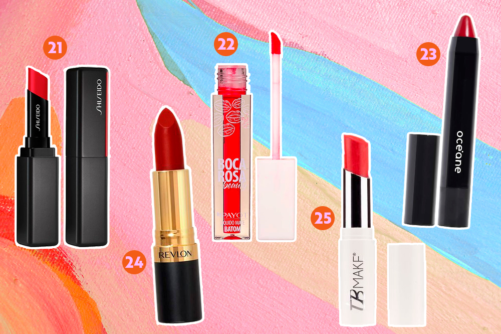 batom-vermelho-produtos-05 Montagem com cinco opções diferentes de batons vermelhos, de batom líquido a batom em bala, cremoso ou matte. O fundo da montagem é rosa, laranja e azul.