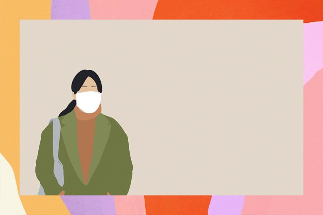 mulheres A ilustração mostra uma mulher de cabelo preso, usando máscara, vestindo uma blusa marrom, cachecol laranja e casaco verde. Ela segura uma bolsa.