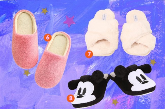 Montagem com 3 opções de pantufas em um fundo azul. Sendo uma rosa, outra branca com pelinhos e uma preta com o rosto do mickey em branco.