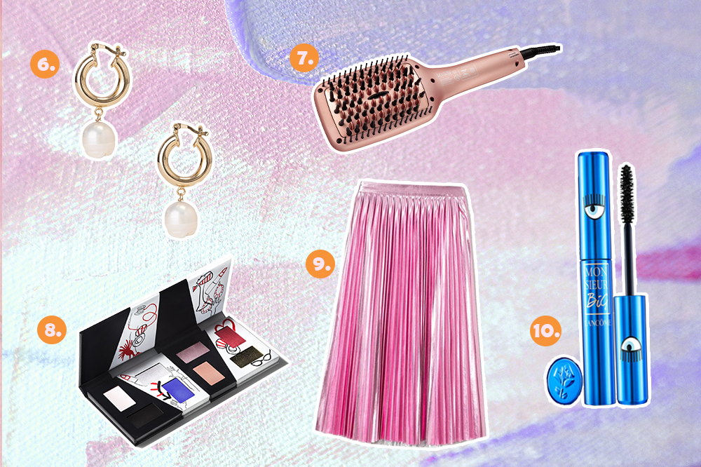 presentes-dia-dos-namorados-02 Montagem com cinco sugestões de presentes para o Dia dos Namorados. Tem brincos, escova alisadora, paleta de sombras, saia midi plissada rosa metalizada e máscara de cílios.