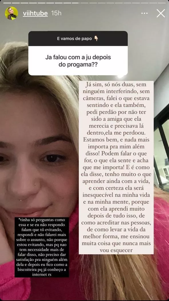 Story de Viih Tube com um texto falando de sua amizade com Juliette; na foto, ela está com uma roupa rosa sorrindo levemente