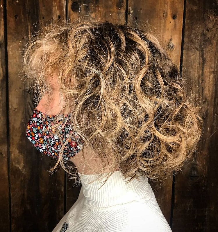 Inspire-se nestas 20 ideias de corte bob para cabelo cacheado | Capricho