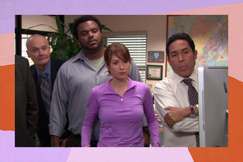 Imagem de divulgação da série The Office; personagens estão olhando incrédulos uma tela do computador