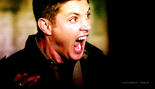 Gif do Dean Winchester gritando, bastante chocado