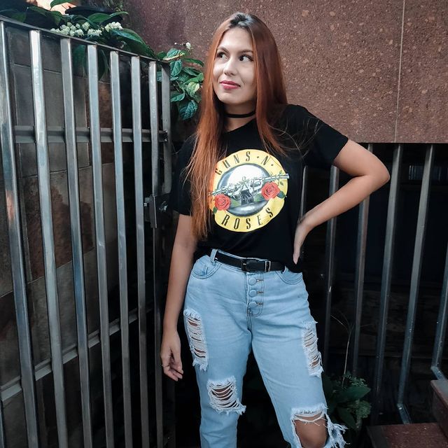 16 maneiras de usar sua camisa de banda  Moda roqueira, Moda rockeira,  Looks com camisetas