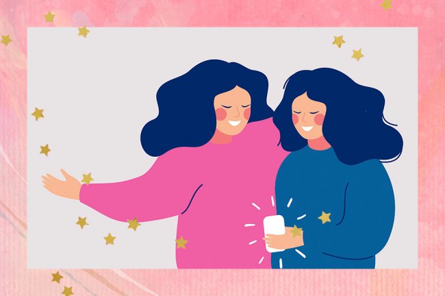 Ilustração de duas amigas se abraçando enquanto uma segura um celular