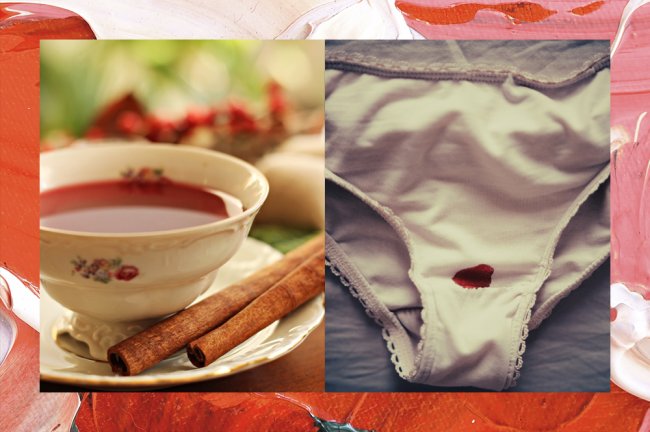 À esquerda, uma xícara retro cheia de chá de canela. À direita, uma calcinha rosa pastel com uma machinha de sangue menstrual