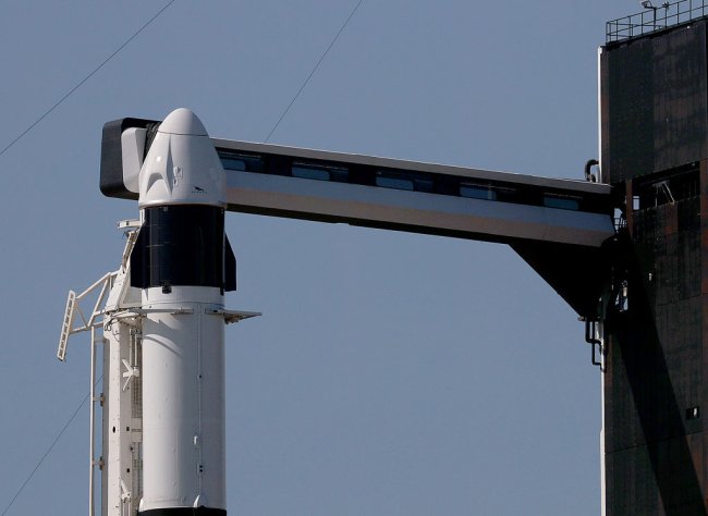 A cápsula Dragon, parte do foguete Falcon, que conduziu a primeira viagem de turismo espacial em volta da Terra