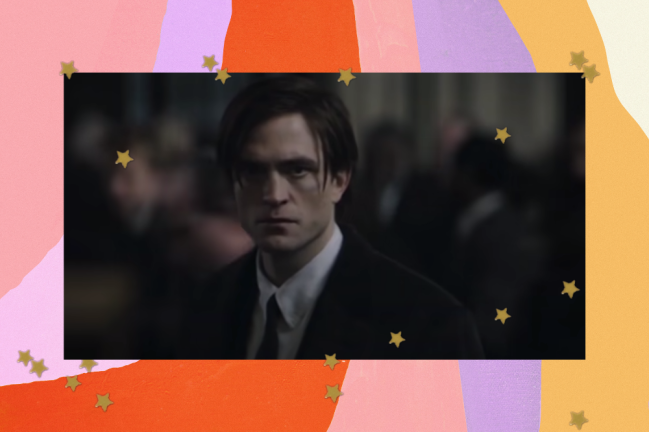 Robert Pattinson Trecho do trailer de The Batman com Robert Pattinson aparecendo com uma expressão séria.