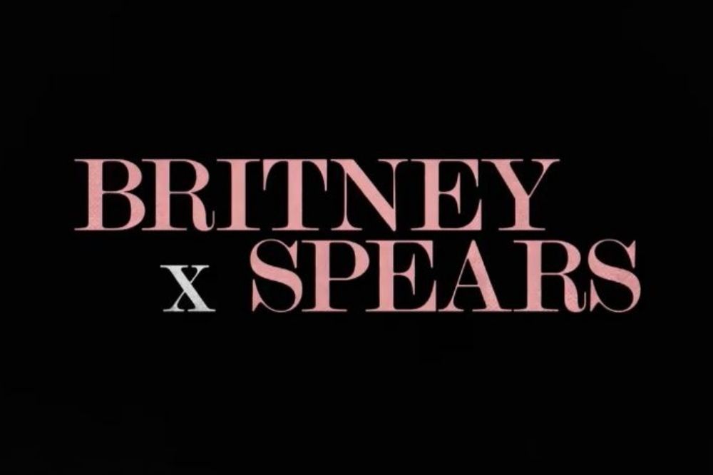 Foto de divulgação com o título "Britney X Spears", documentário da Netflix sobre a tutela da cantora Britney Spears