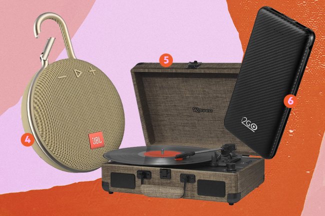 Black Friday: 20 eletrônicos e vinis que estão com desconto na Amazon Montagem de produtos na promoção na Amazon. Na foto, uma caixa de som portátil, uma vitrola e um carregador portátil