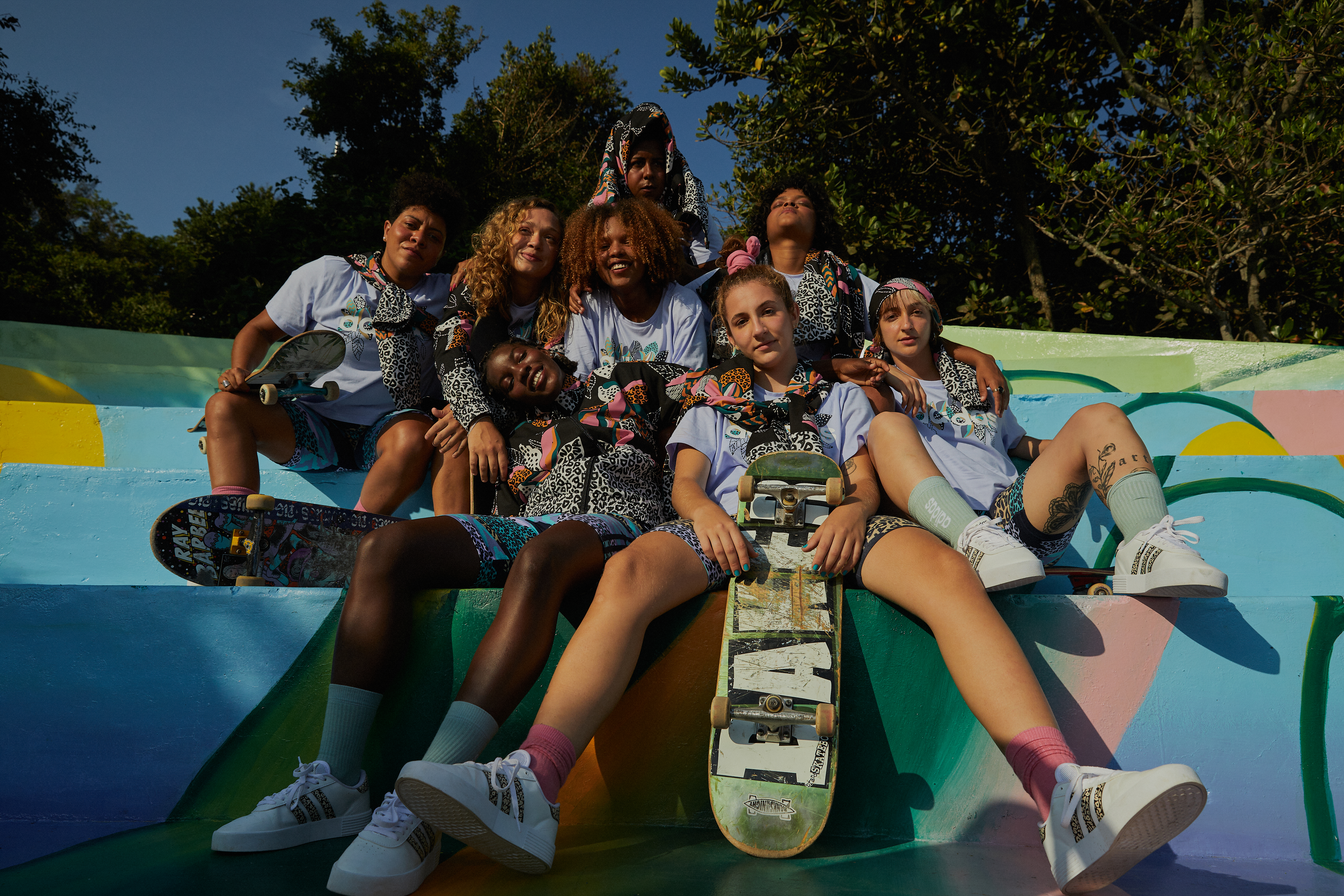 Meninas do coletivo de skate Britney's Crew em campanha da Adidas com a Farm