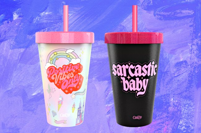 Bob’s e CAPRICHO lançam copos personalizados! Veja os modelos Fotos dos novos copos da CH com o Bob's. Eles são coloridos, de acrílico e possuem frases empoderadas, como