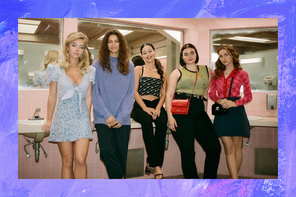 Cassie (Sydney Sweeney), Rue (Zendaya), Maddy (Alexa Demie), Kat (Barbie Ferreira) e Lexi (Maude Apatow), de Euphoria