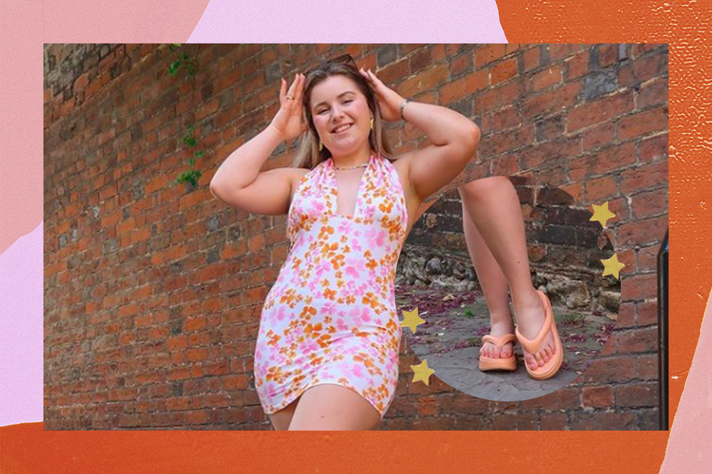 Garota usando vestido floral rosa e laranja, sorrindo e com as duas mãos segurando os óculos de sol em cima da cabeça. Ao lado, há uma montagem redonda com a foto de seus pés com chinelo laraja. O fundo da montagem também é laranja e rosa.