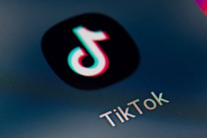 TikTok agora permite vídeos de até 10 minutos e tem YouTube como alvo