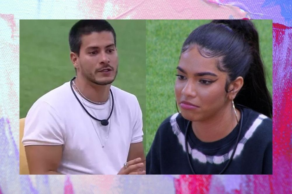 Arthur e Maria conversando no gramado do BBB22.