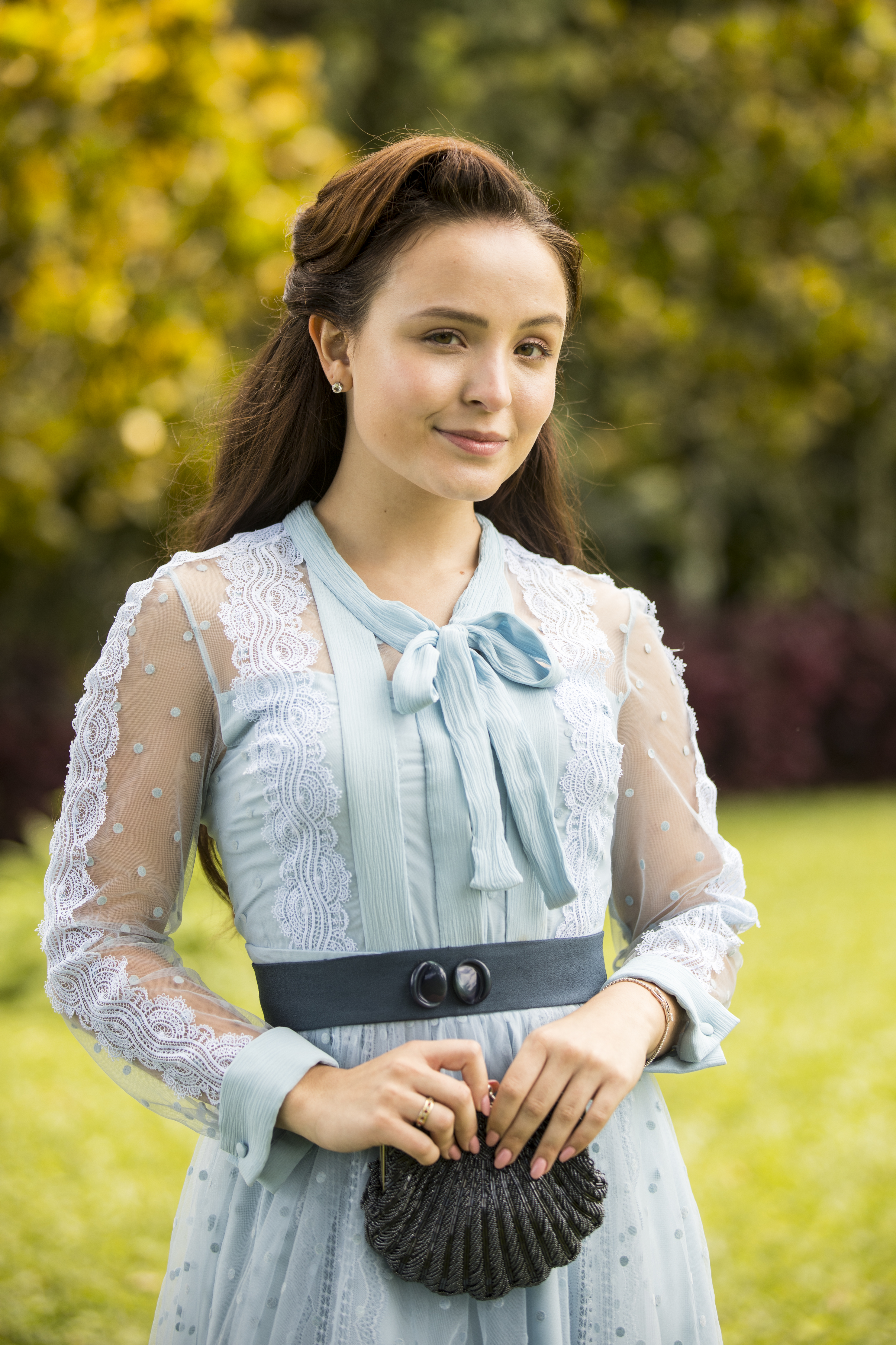 Larissa Manoela como Elisa na novela Além da Ilusão