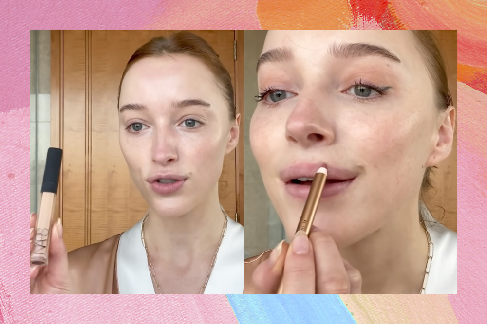 Phoebe Dynevor fazendo maquiagem. À esquerda segurando corretivo e à direita passando lápis de boca. O fundo da montagem é rosa, azul e laranja.