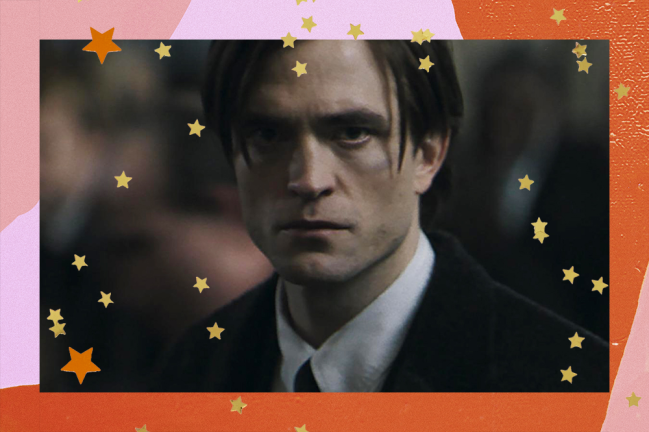 ROBERT-PATTINSON-BRRUCE-WAYNE Robert Pattinson como Bruce Wayne com uma expressão preocupada.