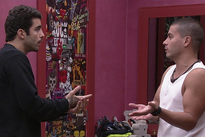 Arthur Aguiar e Pedro Scooby se desentendem no Big Brother Brasil 22