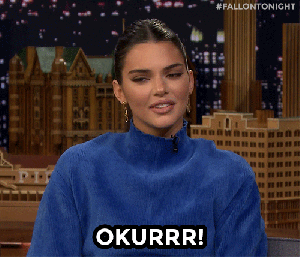 giphy (12) Kendall Jenner falando OKURR, usando uma blusa azul.