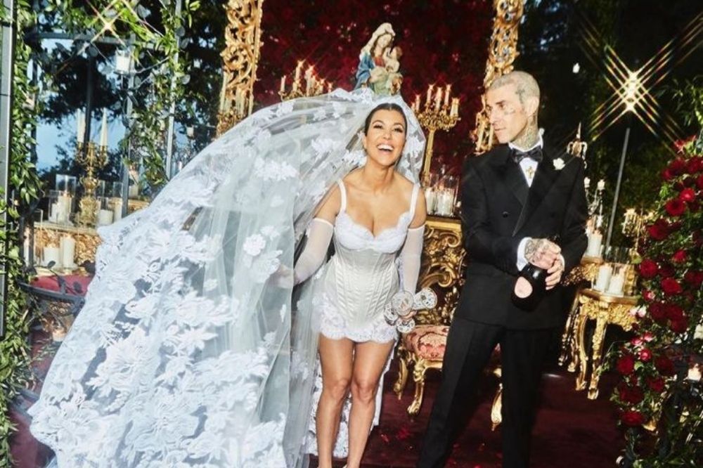 Kourtney Kardashian e Travis Barker em casamento