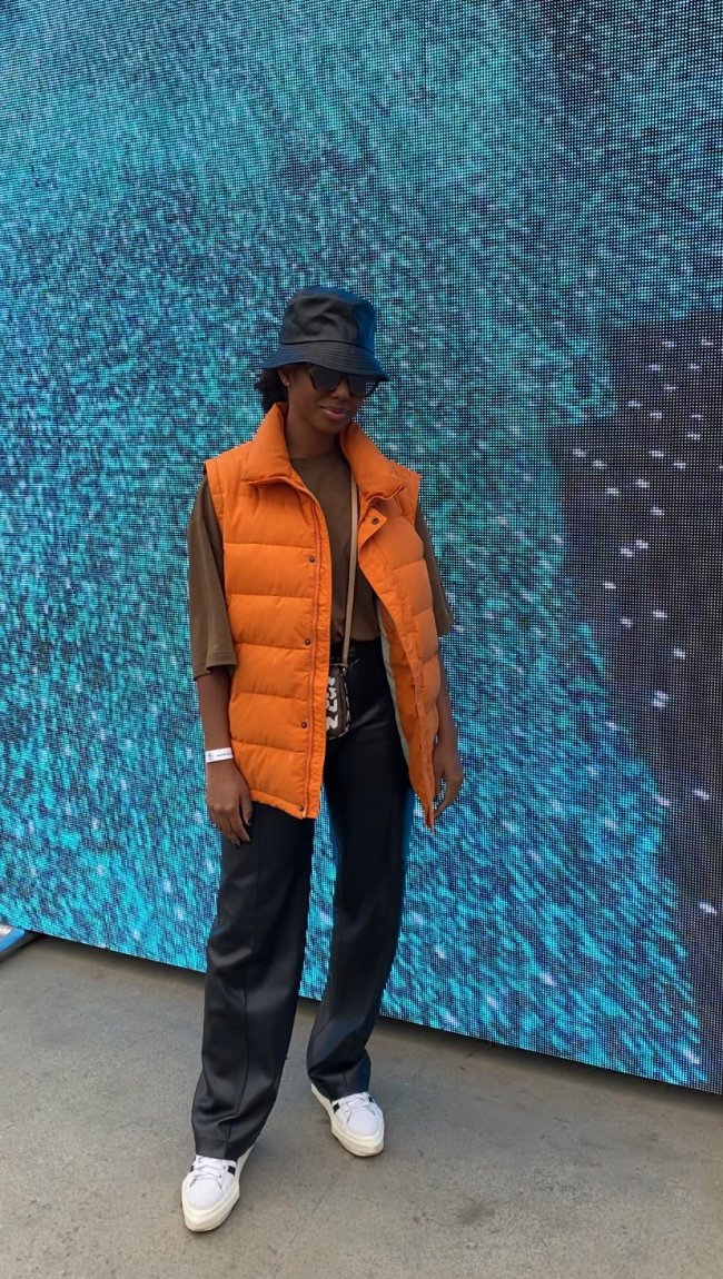 Dandara Yosano (@dandarayosano) Look com colete puffer Dandara Yosano (@dandarayosano) no CENA 2K22