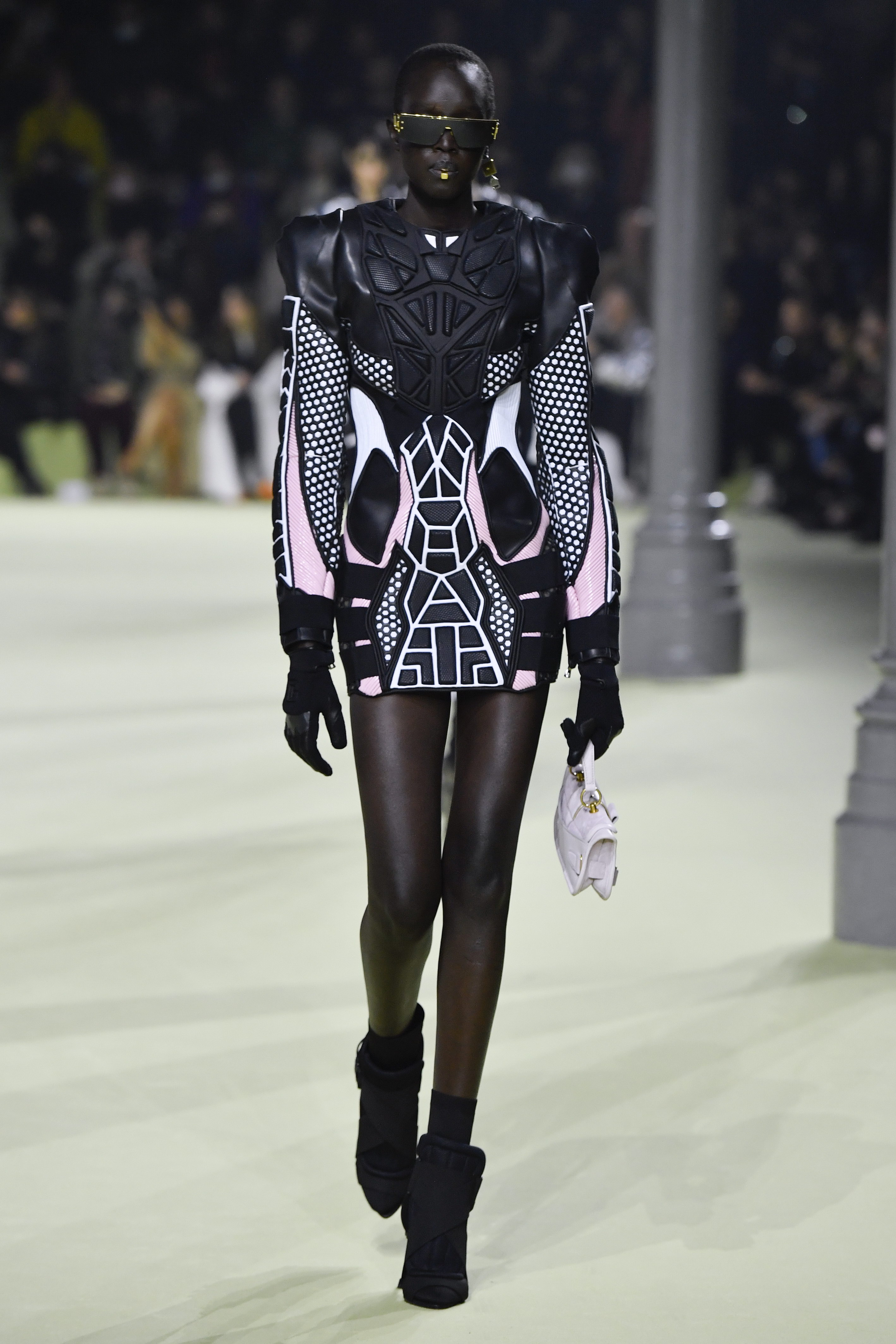 Desfile de outono-inverno 2022-23 da Balmain na semana de moda de Paris