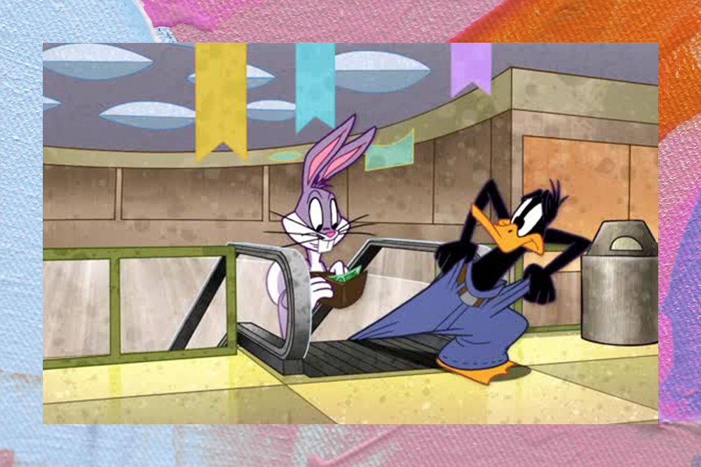 Montagem em fundo rosa, azul e laranja de cena do desenho Looney Tunes em que Pernalonga está subindo uma escada rolante de shopping e a calça de Patolino fica presa nela