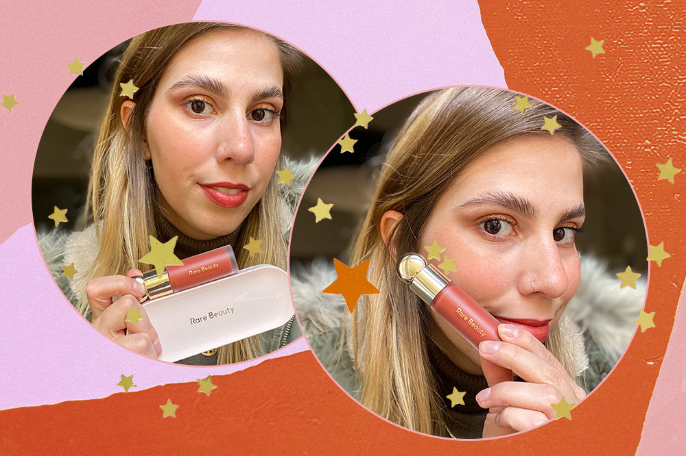 Montagem em fundo rosa e laranja com estrelinhas douradas de duas fotos em molduras circulares da repórter Sofia Duarte segurando produtos de maquiagem da Rare Beauty