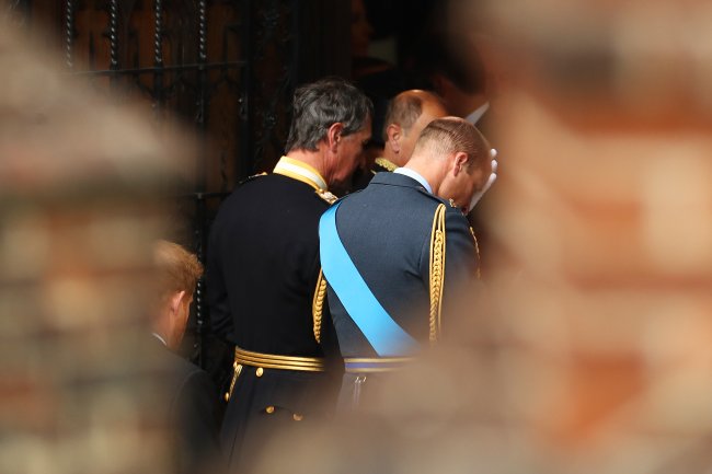 Príncipe William aparece emotivo durante funeral da sua avó, a Rainha Elizabeth II