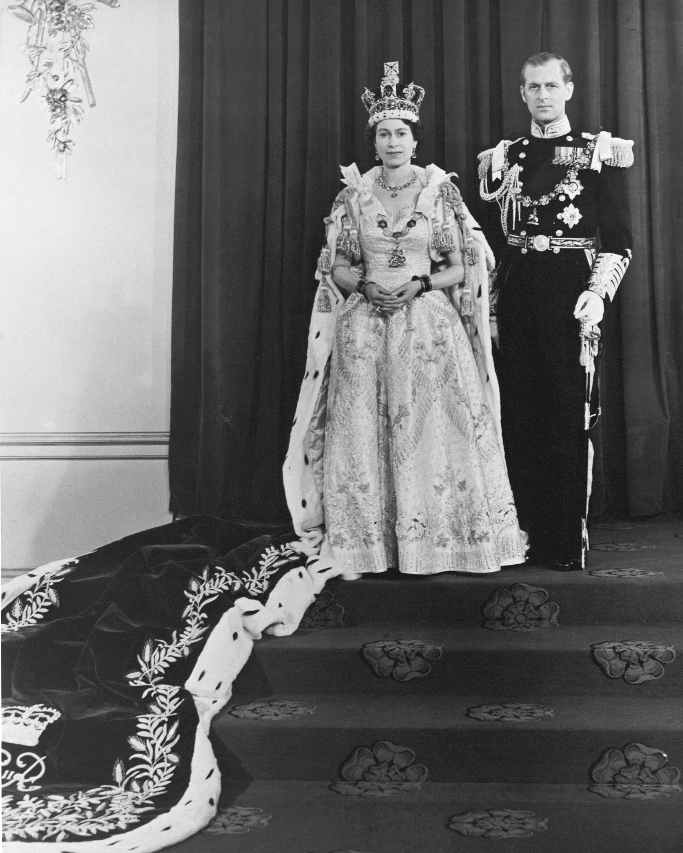 Rainha Elizabeth II e Príncipe Phillip no dia da coroação em 1953