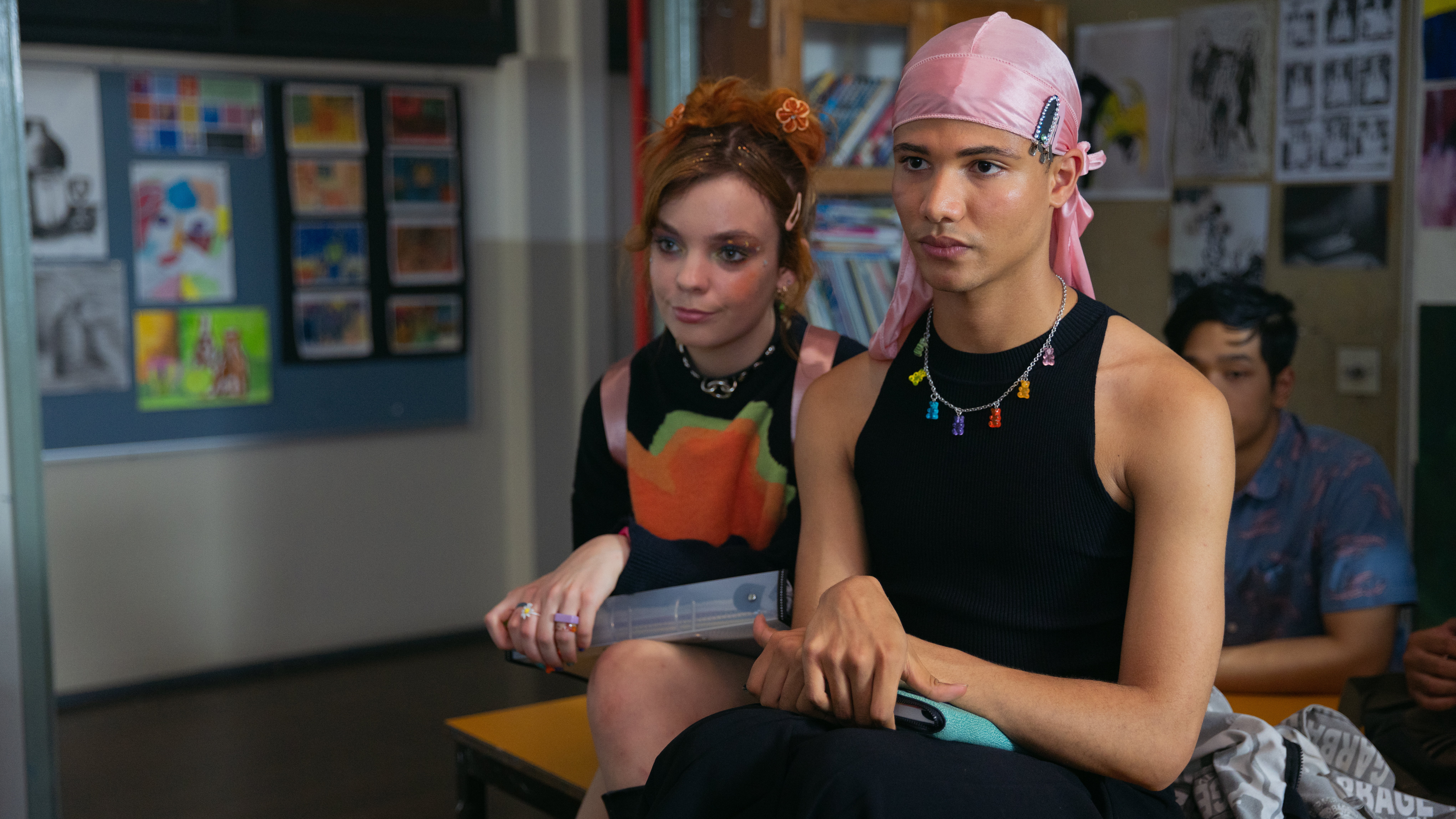 HEARTBREAK HIGH Quinni (Chloé Hayden) e Darren (James Majoos) na série Heartbreak High