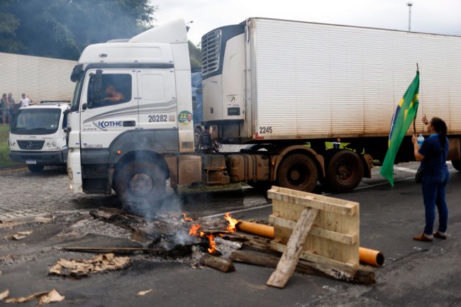Pro Bolsonaro Truck Drivers Block Roads After Election Defeat Pro Bolsonaro Truck Drivers Block Roads After Election Defeat