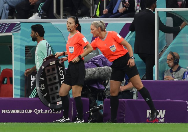 Yoshimi Yamashita e a brasileira Neuza Back em campo